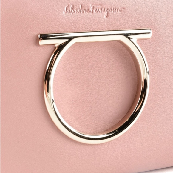 Ferragamo Gancini Calfskin Wallet in Antique Rose NEW IN FERRAGAMO BOX - Picture 8 of 8